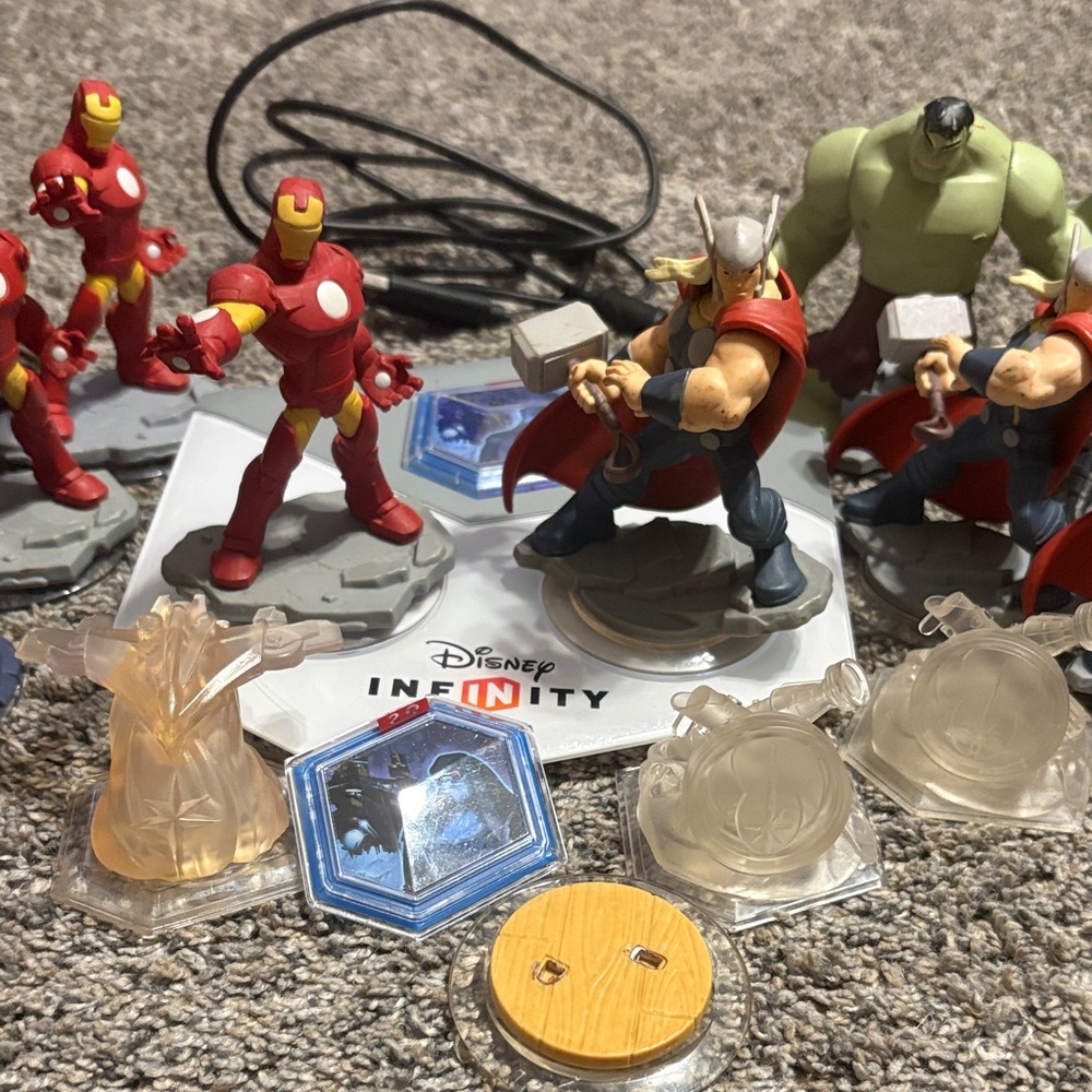 20 Disney INFINITY Characters